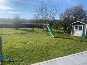 L\'agence CL Immobilière vous propose en exclusivité ce magnifique appartement situé au rez-de-chaussé 
(coté arrière ) d\'une petite residence construite en 2009.
L\'appartement est composé d\'un hall d\'entré, de deux chambres à coucher (actuellement agencé en trois) d\'une salle de bains avec baignoire et douche, d\'une cuisine équipée ouverte sur le salon donnant accès sur une grande terrasse et un jardin privatif d\'environ 180 m2 .
Il dispose également d\'une cave, d\'un emplacement de parking interieur et extérieur.
L\'appartement est équipé de fenêtres en triple vitrage, d\'un chauffage au sol, d\'une climatisation .
Libre a l\'acte. 
A visiter absolument !

Ref agence : PLVS27