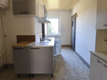 Centre Ville l'HOPITAL

Appartement centre ville situé au 1ier étage, d'une surface de 80 m², comprenant 1 cuisine équipée, 1 pièce de vie, 1 salle de bains, chauffage au gaz individuel, avance sur charges de 15€/mois, 1 jardin commun.

Le loyer est de 350€ mensuel
