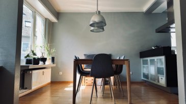 Le Bureau Immobilier Loewen-Kill présente à la location cet appartement sis au premier étage d'une petite résidence se composant comme suit:

.Hall d'entrée  
.Salon/salle à manger dont le sol est recouvert de parquet ouvert sur une cuisine équipée et aménagée et permettant d'accéder à un balcon d'une surface d'environ 8,00m2  
.Débarras  
.Première chambre d'une surface d'environ 11,00m2 disposant d'un balcon parisien  
.Seconde chambre d'une surface d'environ 16,00m2  

L'appartement est complété par:  
.Cave privative  
.Buanderie commune  

Nous sommes à votre disposition pour tout renseignement complémentaire et un rendez-vous de visite:  
contact@loki.lu  
00352 691 93 22 02  

Les honoraires de négociation s'élèvent à un mois de loyer augmenté de la TVA en vigueur et sont partagés équitablement entre le locataire et le propriétaire.