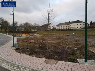 Maison construite en Poroton, d\'une surface intra-muros de 149m2, composée comme suit:<br>Rez-de-chaussée: Hall avec  WC séparé, spacieux living avec cuisine ouverte donnant sur la terrasse ensoleillée et le jardin, buanderie, local technique,<br>1ier étage: 4 chambres, salle de bain, salle de douche<br>2ième étage: grenier faisant 46.45 m2<br>Garage pour 2 voitures, 1 emplacement extérieur.<br><br>Constructeur: Majerus Parmentier Constructions sàrl, connu pour la qualité irréprochable de ses construction et son service après-vente garanti. <br>Plans et documentation détaillée sur demande.<br><br />Ref agence :725920