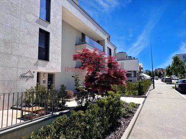 Studio meublé à louer – 35,47 m² – Cessange (Boulevard du Brill)

Immo Losch vous propose à la location ce studio moderne entièrement meublé de 35,47 m², idéalement situé dans le quartier prisé de Cessange, sur le Boulevard du Brill.

Situé dans un quartier calme et verdoyant de Luxembourg-ville, Cessange offre un excellent compromis entre tranquillité résidentielle et proximité du centre-ville. Vous y trouverez des commerces, écoles, parcs et transports en commun à quelques minutes seulement.

Composition
 - Hall d’entrée
 - Salon avec cuisine ouverte
 - Balcon accessible depuis le salon
 - Petit coin nuit
 - Salle de douche
 - Buanderie commune

Mobilier inclus
 - 2 chaises de bar
 - Canapé
 - Meuble TV
 - Lit (sans matelas)
 - Dressing (armoire encastrée)

Charges – Non inclus
 - Internet
 - Abonnement électricité

Conditions financières
Loyer : 1 750 € / mois
Charges : 190 € / mois
Caution : 3 500 € (2 mois)
Frais d’agence : 1 023.75 € TTC (17 %)

Pour toute information supplémentaire ou pour organiser une visite :
Email : info@immolosch.lu | Tél. : +352 26 53 26 11

 ---------- 
Möbliertes Studio zur Miete – 35,47 m² – Cessange (Boulevard du Brill)

Immo Losch bietet Ihnen dieses moderne, vollständig möblierte Studio mit 35,47 m² zur Miete an, das ideal im begehrten Viertel Cessange am Boulevard du Brill gelegen ist.

Das Studio befindet sich in einem ruhigen und grünen Viertel von Luxemburg-Stadt. Cessange bietet eine exzellente Balance zwischen Wohnruhe und Nähe zum Stadtzentrum. Hier finden Sie Geschäfte, Schulen, Parks und öffentliche Verkehrsmittel nur wenige Minuten entfernt.

Ausstattung
 - Eingangsbereich
 - Wohnzimmer mit offener Küche
 - Balkon vom Wohnzimmer aus zugänglich
 - Kleines Schlafnische
 - Duschbad
 - Gemeinschaftliche Waschküche

Mobiliar inklusive
 - 2 Barhocker
 - Sofa
 - Fernsehmöbel
 - Bett (ohne Matratze)
 - Ankleide (Einbauschrank)

Nebenkosten – Nicht inklusive
 - Internet
 - Stromabonnement

Finanzielle Bedingungen
Miete: 1.750 € / Monat
Nebenkosten: 190 € / Monat
Kaution: 3.500 € (2 Monate)
Maklergebühr: 1.023,75 € inkl. MwSt. (17 %)

Für weitere Informationen oder zur Vereinbarung eines Besuchstermins:
E-Mail: info@immolosch.lu | Tel.: +352 26 53 26 11

 ---------- 
Furnished studio for rent – 35.47 m² – Cessange (Boulevard du Brill)

Immo Losch offers you this modern fully furnished studio of 35.47 m² for rent, ideally located in the sought-after district of Cessange, on Boulevard du Brill.

Located in a quiet and green neighborhood of Luxembourg City, Cessange offers an excellent compromise between residential tranquility and proximity to the city center. You will find shops, schools, parks, and public transportation just a few minutes away.

Composition
 - Entrance hall
 - Living room with open kitchen
 - Balcony accessible from the living room
 - Small sleeping area
 - Shower room
 - Shared laundry

Furniture included
 - 2 bar chairs
 - Couch
 - TV unit
 - Bed (without mattress)
 - Wardrobe (built-in closet)

Charges – Not included
 - Internet
 - Electricity subscription

Financial conditions
Rent: €1,750 / month
Charges: €190 / month
Deposit: €3,500 (2 months)
Agency fees: €1,023.75 including tax (17%)

For any additional information or to organize a visit:
Email: info@immolosch.lu | Tel.: +352 26 53 26 11