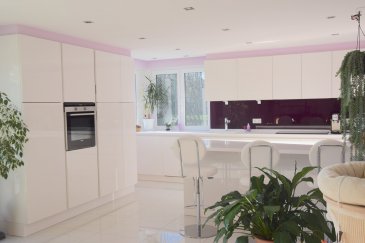 L'agence IMMO LORENA de Pétange a choisi pour vous un magnifique appartement de 106 m2 plus une terrasse de 26 m2 et jardin privatif sans vis-à-vis de 50 m2 au REZ de CHAUSSÉE avec ascenseur situé à Soleuvre dans une petite résidence de 8 unités, à proximité des commerces, transports en commun et toutes commodités, il se compose comme suit:

- Un hall d'entrée d'une superficie de 4,43 m2
- Un double living de 29,75 m2  ouvert vers  la cuisine toute équipée de 17 m2 donnant accès à une  magnifique terrasse sud-est de 26 m2 et au jardin privatif de 50 m2 sans vis-à-vis.
- Hall de nuit de 4,43 m2 amenant aux chambres de 14, 80 m2  11,60 m2 et 11,50 m2 
- Un wc séparé de 1,6 m2
- Une salle de bain avec douche italienne de 6,10 m2


L'appartement dispose également de deux garages fermés dans la résidence et d'une cave de 7,73 m2

Un jardin privatif plein sud vient compléter ce bien. 


A VOIR ABSOLUMENT!!!!

Pour tout contact:
Joanna RICKAL: 621 36 56 40
Vitor Pires: 691 761 110


L'agence ImmoLorena est à votre disposition pour toutes vos recherches ainsi que pour vos transactions LOCATIONS ET VENTES au Luxembourg, en France et en Belgique. Nous sommes également ouverts les samedis de 10h à 19h sans interruption.