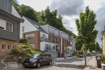 L\'agence immobilière Christine SIMON vous propose un appartement au premier étage dans sa nouvelle résidence « Les Jardins de Weimerskirch » située dans le quartier calme et convivial de Weimerskirch. <br><br>L\'appartement 3B libres de 3 côtés dispose d\'une superficie brute de +/- 122,50 m², d\'une terrasse à rue de 6,5 m² et d\'une terrasse arrière de 30 m². Le bien est desservi par une cage d\'escaliers commune et par un ascenseur s\'ouvrant sur le hall d\'entrée privé. Il se compose de trois chambres à coucher, d\'une salle de bains avec WC, d\'une salle de douche, d\'un WC séparé ainsi que d\'une buanderie. La pièce de vie comprenant une cuisine ouverte, un salon, un coin bureau et une salle à manger est particulièrement spacieuse et lumineuse grâce à de larges baies vitrées. L\'appartement dispose également d\'un grenier aménageable. <br>L\'appartement dispose également d\'une cave .<br><br>L\'emplacement intérieur est au prix de 50.000 € hors frais.<br>Certificat de performance énergétique (CPE): A-B-A<br>Chaudière collective à au gaz, triple vitrage, panneaux solaires, chauffage au sol, Isolations thermique et phonique renforcées, volets électriques, Ventilation mécanique double flux avec récupération de chaleur, citerne d\'eau de pluie pour l\'utilisation des wc, éclairage led automatique des parties communes et un accès sécurisé au parking par télécommande.<br><br>La construction débutera dès 60 % de ventes réalises et prendra 18 mois.<br><br>Arrêt de bus à 200 m, Piste cyclable à 550 m, Gare de Dommeldange à 650 m, Hôpital à 700 m, école fondamentale à 1,7 km.<br>Quartier d\'affaires (Kirchberg) à 2 km, école européenne 2,1 km, université du Luxembourg à 2,9 km, Parc des expositions et centre culturel et commerces également entre 3,7 et 4 km.<br><br>Prix des logements hors TVA et hors frais.<br>Pour de plus amples renseignements ou un rendez-vous dans notre bureau n\'hésitez pas à nous contacter au numéro: 26 53 00 30 1ou par email info@christinesimon.lu<br><br>Nous sommes en permanence à la recherche des biens pour nos clients solvables. <br>Si vous désirez vendre ou louer ou estimer votre bien n\'hésitez pas à nous contacter.<br><br>La commission de vente est à charge du promoteur.<br><br /><br />Die Immobilienagentur Christine SIMON S.à.r.l. bietet eine Wohnung im 1. Stockwerk ihrer neuen Residenz \