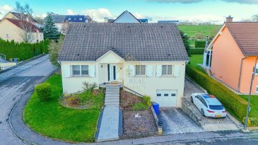 Nichée au coeur de la commune de Beaufort, cette maison de 120 m² déploie une atmosphère douce et épurée, pensée comme un véritable refuge contemporain.

Sur son grand terrain de presque 7 ares, elle offre une terrasse conviviale et intimiste, ainsi qu’un jardin complètement aménagé, invitant naturellement aux instants de détente.

Dès l’entrée, la pièce de vie révèle un espace harmonieux où se mêlent cuisine équipée semi-ouverte, salle à manger et salon. Baigné de lumière, ce rez-de-chaussée séduit par ses lignes sobres, sa décoration délicate et son ambiance chaleureuse.

Sur ce meme niveau, nous retrouvons trois belles chambres se partageant une salle de bains avec baignoire et WC, élégante et généreuse.

Cette propriété offre également un sous-sol complet composé d'un espace douche et WC supplémentaire, ainsi qu'un cellier, une buanderie et 2 places de parking intérieures.

Entre confort actuel, esthétique maîtrisée et extérieur propice aux beaux jours, cette maison offre un cadre de vie rare, pensé pour ceux qui recherchent une harmonie entre douceur et fonctionnalité.

En un clin d'oeil :
 
- hall entrée
- salon séjour
- Cuisine équipée
- Salle de bain avec WC
- 3 chambres
- Terrasse
- Jardin
- Garage 2 voitures
- Buanderie
- Stationnement extérieur
- Grenier

Pour plus d'informations ou pour organiser une visite, n'hésitez pas à nous contacter.

Les prix s'entendent frais d'agence de 3 % + TVA inclus

 ---------- 
Eingebettet im Herzen der Gemeinde Beaufort, entfaltet dieses 120 m² große Haus eine sanfte und schlichte Atmosphäre, die wie ein echtes zeitgenössisches Refugium gedacht ist.

Auf seinem großen Grundstück von fast 7 Ar bietet es eine gemütliche und intime Terrasse sowie einen komplett angelegten Garten, der auf natürliche Weise zu entspannenden Momenten einlädt.

Schon beim Betreten des Hauses offenbart der Wohnbereich einen harmonischen Raum, in dem sich die halboffene Einbauküche, das Esszimmer und das Wohnzimmer miteinander verbinden. Das lichtdurchflutete Erdgeschoss besticht durch seine schlichten Linien, seine zarte Dekoration und seine warme Atmosphäre.

Auf der gleichen Ebene befinden sich drei schöne Schlafzimmer, die sich ein elegantes und großzügiges Badezimmer mit Badewanne und WC teilen.

Das Haus verfügt über einen Keller mit Dusche und WC, einen Abstellraum, eine Waschküche und zwei Parkplätze.

Zwischen aktuellem Komfort, kontrollierter Ästhetik und einem für schöne Tage geeigneten Außenbereich bietet dieses Haus einen seltenen Lebensraum, der für diejenigen gedacht ist, die eine Harmonie zwischen Sanftheit und Funktionalität suchen.

auf einen Blick :
- Eingangshalle
- Wohnzimmer Wohnzimmer
- Ausgestattete Küche
- Badezimmer mit WC
- 3 Schlafzimmer
- Terrasse
- Garten
- Garage für 2 Autos
- Waschküche
- Parken im Freien
- Dachboden

Für weitere Informationen oder um einen Besichtigungstermin zu vereinbaren, zögern Sie bitte nicht, uns zu kontaktieren.

Die Preise verstehen sich inklusive 3 % Agenturgebühr + MwSt.

 ---------- 
Nestled in the heart of Beaufort, this 120 m² house boasts a soft, uncluttered atmosphere, designed as a true contemporary refuge.

Set in a large plot of almost 7 ares, it features a convivial and intimate terrace, as well as a fully landscaped garden, a natural invitation to moments of relaxation.

As soon as you enter, the living room reveals a harmonious space where you'll find a semi-open fitted kitchen, dining room and lounge. Bathed in light, this first floor seduces with its sober lines, delicate decoration and warm ambience.

On the same level, we find three beautiful bedrooms sharing an elegant and generous bathroom with bath and WC.

The property also features a full basement with an additional shower and toilet area, as well as a storeroom, laundry room and 2 indoor parking spaces.

With its contemporary comforts, controlled aesthetics and sunny exterior, this home offers a rare living environment, designed for those seeking harmony between softness and functionality.

at a glance :
- entrance hall
- living room
- fitted kitchen
- bathroom with WC
- 3 bedrooms
- Terrace
- Garden
- 2-car garage
- Laundry room
- Outdoor parking
- Attic

For more information or to arrange a viewing, please contact us.

Prices include 3% agency fee + VAT