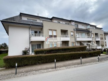 IMMO EXCELLENCE a le plaisir de vous proposer, en exclusivité, ce superbe appartement situé au deuxième et dernier étage d'une résidence moderne et bien entretenue, au coeur de la commune prisée de Sandweiler.

L'appartement offre une surface habitable d'environ 115 m² et une surface utile d'environ 151 m², se distinguant par ses volumes généreux, sa luminosité et son agencement fonctionnel.

Dès l'entrée, vous découvrirez un spacieux hall de 9,23 m² qui dessert harmonieusement les différentes pièces de vie. Le grand double séjour de 39,60 m², baigné de lumière naturelle, constitue un espace de vie convivial et chaleureux. Celui-ci donne accès direct à un agréable balcon de 17,73 m², idéal pour profiter des beaux jours, ainsi qu'à un petit débarras couvert de 1,75 m².

La cuisine moderne, entièrement équipée et ouverte (8,18 m²) s'intègre parfaitement à l'espace de vie et offre un cadre fonctionnel et contemporain.

L'appartement dispose également d'un WC séparé (1,56 m²), d'une salle de bains spacieuse (6,86 m²), de deux chambres à coucher, dont une première chambre de 13,35 m² et une seconde de 9,87 m², cette dernière bénéficiant d'un accès direct au balcon, apportant un confort supplémentaire.

À l'étage, vous trouverez une magnifique pièce sous toiture de 20,49 m², dotée de rangements intégrés, pouvant servir de chambre supplémentaire, de bureau, d'espace détente ou de salle de loisirs selon vos besoins.

Les prestations sont complétées par une cave privative de 4,16 m², un grand garage fermé de 18,59 m² équipé d'un raccordement pour machine à laver, ainsi qu'un emplacement de stationnement extérieur de 12,50 m².

L'appartement bénéficie d'un emplacement idéal, à proximité immédiate de toutes les commodités : restaurants, crèche, écoles, pharmacie et transports.

Sandweiler, localité luxembourgeoise et chef-lieu de la commune du même nom, se situe à seulement 5 km du centre-ville de Luxembourg. Entourée de forêts, la commune offre un cadre de vie paisible tout en restant proche des axes principaux et de la capitale.

Un bien rare sur le marché, à découvrir sans tarder.

A voir absolument !


IMMO EXCELLENCE freut sich, Ihnen exklusiv diese hervorragende Wohnung im zweiten und zugleich letzten Stockwerk einer modernen und gepflegten Residenz im Herzen der begehrten Gemeinde Sandweiler anbieten zu dürfen.

Die Wohnung verfügt über eine Wohnfläche von ca. 115 m² sowie eine Gesamtnutzfläche von ca. 151 m² und überzeugt durch ihre großzügigen Raumvolumen, ihre ausgezeichnete Helligkeit sowie eine durchdachte und funktionale Raumaufteilung.

Beim Betreten der Wohnung gelangen Sie in eine großzügige Eingangshalle von 9,23 m², von der aus alle Wohnbereiche harmonisch erschlossen werden. Das große, lichtdurchflutete Wohn- und Esszimmer mit 39,60 m² bietet ein einladendes und behagliches Wohnambiente. Von hier aus haben Sie direkten Zugang zu einem angenehmen Balkon mit 17,73 m², ideal zum Genießen sonniger Tage, sowie zu einem überdachten Abstellraum von 1,75 m².

Die moderne, offen gestaltete und vollständig ausgestattete Küche (8,18 m²) fügt sich perfekt in den Wohnbereich ein und bietet ein zeitgemäßes sowie funktionales Wohnkonzept.

Die Wohnung verfügt zudem über ein separates WC (1,56 m²), ein großzügiges Badezimmer (6,86 m²) sowie zwei Schlafzimmer, davon ein erstes Schlafzimmer mit 13,35 m² und ein zweites mit 9,87 m², welches über einen direkten Zugang zum Balkon verfügt und somit zusätzlichen Komfort bietet.

Im oberen Geschoss befindet sich ein wunderschöner Raum unter dem Dach mit 20,49 m², ausgestattet mit integrierten Stauräumen. Dieser Raum eignet sich ideal als zusätzliches Schlafzimmer, Büro, Entspannungsbereich oder Hobbyraum ? ganz nach Ihren Bedürfnissen.

Abgerundet wird dieses Angebot durch einen privaten Kellerraum von 4,16 m², eine große, geschlossene Garage mit 18,59 m² inklusive Anschluss für eine Waschmaschine sowie einen Außenstellplatz mit 12,50 m².

Die Wohnung besticht durch ihre hervorragende Lage, in unmittelbarer Nähe zu sämtlichen Annehmlichkeiten wie Restaurants, Kinderkrippe, Schulen, Apotheke und öffentlichen Verkehrsmitteln.

Sandweiler, eine luxemburgische Ortschaft und Hauptort der gleichnamigen Gemeinde, liegt nur 5 km vom Stadtzentrum Luxemburgs entfernt. Umgeben von Wäldern bietet die Gemeinde ein ruhiges und naturnahes Wohnumfeld bei gleichzeitig schneller Anbindung an die Hauptstadt und die Hauptverkehrsachsen.

Eine seltene Gelegenheit auf dem Immobilienmarkt ? eine Besichtigung lohnt sich!

Unbedingt sehenswert!


IMMO EXCELLENCE is pleased to offer you, exclusively, this outstanding apartment located on the second and top floor of a modern and well-maintained residence, in the heart of the highly sought-after municipality of Sandweiler.

The apartment offers approximately 115 sqm of living space and a total usable area of around 151 sqm, standing out for its generous volumes, excellent natural light, and well-designed, functional layout.

Upon entering, you are welcomed by a spacious entrance hall of 9.23 sqm, providing harmonious access to all living areas. The large, light-filled living and dining room of 39.60 sqm creates a warm and inviting atmosphere. From here, you have direct access to a pleasant balcony of 17.73 sqm, ideal for enjoying sunny days, as well as to a covered storage room of 1.75 sqm.

The modern, open-plan, fully equipped kitchen (8.18 sqm) integrates perfectly into the living area and offers a contemporary and highly functional living concept.

The apartment also features a separate WC (1.56 sqm), a spacious bathroom (6.86 sqm), and two bedrooms: a first bedroom measuring 13.35 sqm and a second bedroom of 9.87 sqm, which benefits from direct access to the balcony, providing additional comfort.

On the upper level, you will find a beautiful attic-style room of 20.49 sqm, equipped with built-in storage under the roof. This versatile space can be used as an additional bedroom, home office, relaxation area, or hobby room, depending on your needs.

This property is further complemented by a private cellar of 4.16 sqm, a large enclosed garage of 18.59 sqm with a connection for a washing machine, as well as an outdoor parking space of 12.50 sqm.

The apartment enjoys an excellent location, in immediate proximity to all amenities such as restaurants, childcare facilities, schools, pharmacies, and public transport.

Sandweiler, a Luxembourgish locality and administrative center of the municipality bearing the same name, is located only 5 km from Luxembourg City center. Surrounded by forests, the area offers a peaceful and green living environment while maintaining quick access to the capital and major transport routes.

A rare opportunity on the real estate market ? viewing is highly recommended!

Absolutely worth seeing!