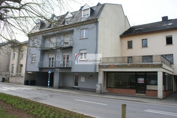 -- FR --

TOUT NOUVEAU PRIX !!! IMMO EXCELLENCE vous propose ce joli local commercial d'une surface de 101 m2 se composant d'une grande pièce de 66,50m2, de deux bureaux supplémentaires, d'une cuisine équipée, d'un W.C. séparé, d'un patio ainsi que d'une pièce pour stocker du matériel, marchandises et autres. Le local s'adapte idéalement pour un cabinet médical ou d'avocat ou toute autre profession libérale. Le local se situe front-rue et dispose de grandes baies vitrées ainsi que d'une très bonne visibilité. Nombreux parkings à 30 mètres. Bail sur 3,6,9 ans.
Ref agence :3426699