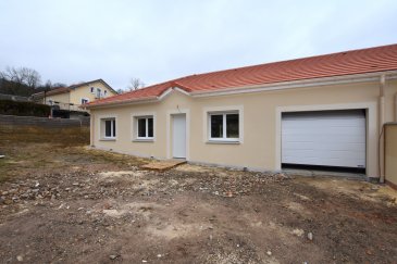 Rare !!! Maison neuve de plain pied proche accès centre PAM..  Maison de plain-pied comprenant : Hall d'entrée, cuisine ouverte sur salon/séjour en accès terrasse et jardin, 3 chambres, salle d'eau avec douche à l'italienne, WC. Terrain autour. Chauffage par pompe à chaleur, livrée entièrement finie sans cuisine équipée. Finitions soignées !!! 
 Les informations sur les risques auxquels ce bien est exposé sont disponibles sur le site Géorisques : www.georisques.gouv.fr