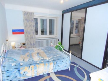 New Keys vous propose en exclusivité cet appartement à conforter de +/-120m2.

Il se compose de:

1 Hall d`entrée
3 Chambres ( +/- 16, 10 et 17 m2 )
1 Salle de bain avec douche et baignoire
1 WC séparé
1 Buanderie
1 Cave de +/- 46m2
1 terrasse de +/-47m2
1 Sauna

Il peut être aménagé de la façon suivante:

1 Hall d`entrée 
4 ou 3 chambres selon l`aménagement
1 Salon/séjour
1 Cuisine ouverte ou fermé
1 Salle de bain 
1 WC séparé 
1 Terrasse de +/- 47m2

Dans cette configuration l'appartement de +/- 73 m2 peut être agrandi sur une surface de +/-120m2.

des travaux sont à prévoir.

Chauffage au gaz de ville, fenêtres PVC double vitrage avec volets PVC roulants.

pour tout renseignements et/ou visite:
amarinthe@newkeys.lu
00352 691311709

Ref agence :5003093