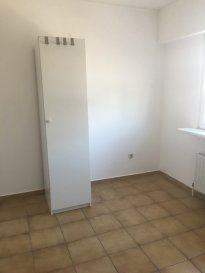 Immo Camilo vous propose: 

Appartement à Esch-sur-Alzette +/- 58m2

Cuisine équipé
Living 
1 Chambre
1 Salle de bain avec wc
Buanderie 
Cave
Chauffage gaz
Charge 150 euros


Situation centrale, école, bus, gare et marché a proximité

N’hésitez pas à nous contacter pour la mise en vente de votre bien immobilier. Pour plus de renseignements, contacter Mme. Teixeira GSM : +352 621 259 311