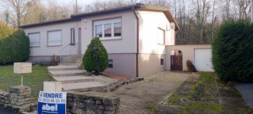 RARE À LA VENTE : Pavillon individuel de plain-pied sur sous-sol complet.
Située à Bouzonville (57320), à deux pas du centre-ville et de toutes ses commodités, proche également de la frontière allemande, découvrez cette maison individuelle des années 70, offrant un potentiel certain et une configuration très recherchée.
Le confort du plain-pied, l'espace du sous-sol
Ce bien se distingue par sa structure en plain-pied surélevé, une caractéristique rare sur le marché. Il combine le confort d'une vie de plain-pied pour la partie habitation et le côté pratique d'un sous-sol complet (dalles béton aux deux niveaux).
Description du bien :
•	Espace de vie : Une distribution fonctionnelle comprenant une entrée, une cuisine et une pièce de vie lumineuse ouvrant sur une terrasse carrelée d'environ 20 m², idéale pour vos repas en extérieur.
•	Espace nuit : Le couloir dessert 3 chambres confortables, une salle d’eau, et un WC indépendant.
•	Sous-sol complet : Un vaste espace offrant de multiples possibilités de stockage, atelier ou buanderie.
•	Extérieurs : La maison est implantée sur une belle parcelle de 9,17 ares. Elle dispose également d'un garage indépendant, avec porte motorisée et de trois places de stationnement extérieures.
Les atouts techniques :
•	Chauffage central au gaz de ville. 
•	Menuiseries en PVC double vitrage.
•	Le bien est situé à proximité immédiate des écoles, commerces et services (accessibles à pied).
Bien que des travaux de rafraîchissement soient à prévoir, sa situation géographique et sa configuration en font un investissement idéal pour une famille ou des retraités souhaitant profiter du centre-ville.
Pour des renseignements complémentaires ou pour organiser une visite, n’hésitez pas à contacter notre commercial Gérard STOULIG (EI), au : 06 03 40 33 55 – Mail : agenceabel@gmail.com.
LE BIEN EST IMMADIATEMENT DISPONIBLE
NB : Les frais d’agence sont à la charge du vendeur.