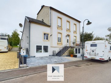 Situé à Flaxweiler, cette maison construite en 1920 sur un terrain de 6.70 ares bénéficie d'une surface totale de ± 327 m² dont ± 173 m² habitable et se compose comme suit :

Au rez-de-chaussée, un hall de ± 5 m² dessert une cuisine de ± 15 m² (équipée à l'ancienne dans les années 1970), une salle à manger de ± 15 m², un salon de ± 12 m², un palier de ± 6 m² avec les escaliers en bois, une salle de douche de ± 7 m² (avec lavabo, douche, wc suspendu et coin buanderie) ainsi qu'une réserve de ± 5 m². Une véranda de ± 23 m², une terrasse de ± 15 m² et un jardin viennent compléter cet étage.

Le 1er étage comprend, un palier de nuit de ± 6 m² et quatre chambres de ± 12, 12, 15 et 19 m².

Au sous-sol / rez-de-jardin, une cave de ± 48 m² donne une chaufferie (buderus de 2019), une cave à vin de ± 7 m² ainsi qu'un espace rangement 23 m² et le garage pour une voiture ± 14m².

le 2ème étage sous combles se compose de combles aménagés de ± 27 m² et d'un grenier non aménagé de ± 17 m².

Détails complémentaires :
- Maison datant de 1920 en bon état, mais il n'y a pas des salles d'eau aux étages ;
- Dalles en bois ce qui facilite l'aménagement d'une salle de douche / bain aux étages
- Chauffage au Mazout datant de 2019, par radiateurs ;
- Châssis en pvc, double vitrage, volets manuels ;
- Plancher en bois, faience carreaux ciment et dalles en bois.

Agent responsable : 
Maurits van Rijckevorsel
Tél. : +352 621 198 891
E-mail : maurits@vanmaurits.lu