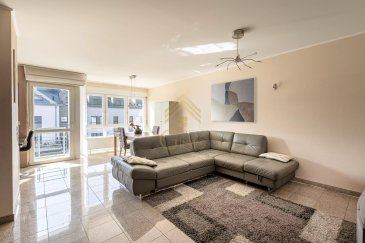 Découvrez ce superbe appartement de 96 m², idéalement situé à quelques minutes du Kirchberg et de l’aéroport, dans un cadre alliant confort et praticité. Situé au 1er étage, ce bien offre un espace de vie agréable et fonctionnel, parfait pour une famille ou un couple.

L'intérieur se compose comme suit:

- Un vaste séjour lumineux, ouvrant sur un balcon exposé Sud-Ouest
- Une cuisine ouverte et entièrement équipée
- Trois chambres confortables, parfaites pour accueillir toute la famille ou aménager un espace bureau
- Une salle de bain avec baignoire d’angle et WC
- Un WC séparé

Aussi à cela s'ajoute, des prestations qui facilitent votre quotidien :
- Une cave privative
- Un emplacement de parking intérieur

ðŸ¡ Un cadre de vie idéal :

BUS SCOLAIRES A 50m DIRECTEMENT VERS LES ECOLES INTERNATIONALES DE JUNGLINSTER ET MONDORF LES BAINS !!

Situé dans un quartier calme et familial, cet appartement bénéficie d’une proximité immédiate avec toutes les commodités : crèches, écoles primaires, supermarchés, aires de jeux… Vous serez également à seulement 15 minutes du centre-ville de Luxembourg, avec un accès rapide à l’autoroute pour une mobilité optimale. Arrêt de bus à 5 minutes direction kirchberg,  luxembourg gare ou 2 gare CFL à 10 minutes en bus.


Un bien à visiter sans tarder !
ðŸ“ž Contactez-nous dès aujourd’hui pour organiser une visite ou pour toute information supplémentaire.

Les prix s'entendent frais d'agence 3% + TVA inclus

 ---------- 
Discover this superb 96 m² apartment, ideally located just a few minutes from Kirchberg and the airport, in a setting combining comfort and practicality. Located on the 1st floor, this property offers a pleasant and functional living space, perfect for a family or a couple.

The interior layout is as follows:

- A large, bright living room opening onto a south-west-facing balcony
- An open, fully-equipped kitchen
- Three comfortable bedrooms, perfect for the whole family or as office space
- Bathroom with corner bath and WC
- Separate WC

And there's even more to make your day-to-day life easier:
- Private cellar
- An indoor parking space

ðŸ¡ An ideal living environment:

SCHOOL BUSES 50m AWAY DIRECTLY TO THE INTERNATIONAL SCHOOLS OF JUNGLINSTER AND MONDORF LES BAINS !!!

Located in a quiet, family-friendly neighborhood, this apartment benefits from immediate proximity to all amenities: crèches, elementary school, supermarkets, playgrounds... You'll also be just 15 minutes from downtown Luxembourg, with quick access to the freeway for optimal mobility. Bus stop 5 minutes away, direction kirchberg, luxembourg gare or 2 gare CFL 10 minutes by bus.


A property to visit without delay!
ðŸ“ž Contact us today to arrange a viewing or for any additional information.

Prices include 3% agency fees + VAT