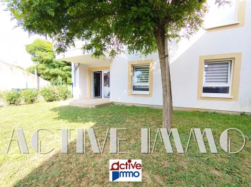Appartement Neufchef 3 pièce(s) 62 m2. RARE SUR LE SECTEUR ! APPARTEMENT EN RDC AVEC JARDIN !

Devenez propriétaire de cet appartement de type F3 situé en Rez de Chaussée d'une petite copropriété construite en 2012, comprenant 6 appartements au coeur de la commune de Neufchef.

L'appartement d'une surface de 62m² vous offre un séjour / cuisine de plus de 21m²  très lumineux de par sa baie vitrée donnant accès à la terrasse exposée Sud-Ouest ainsi qu'à un jardin de plus de 70m² ;  2 chambres ; 1 salle d'eau et une buanderie.

L'appartement est vendu meublé, la cuisine est entièrement équipée : Plaques, hotte, four, Micro-ondes, Lave-vaisselle, Frigo/congélateur.

2 places de parking privatives complètent ce bien.

L'appartement, entièrement carrelé, a été conçu selon les normes d'accès PMR.
Chauffage gaz par le sol. (chaudière entretenue)
Double vitrage, volets motorisés.
Les diagnostics Électricité et Gaz ne comportent aucune anomalie

Syndic professionnel, charges annuelles 1000€ environ comprenant l'électricité et l'entretien des communs ainsi qu'une avance sur l'eau. 
Aucune procédure en cours.
La copropriété est très bien entretenue, aucuns travaux ne sont prévus en AG.
Taxe Foncière 2024 : 700 €

Frais d'agence inclus à la charge du vendeur .

DPE réalisé le 04/08/2025 :  logement classé  D - pour 166kwh/m²/an ainsi que D pour les émissions de gaz à effet de serre pour 33kg co²/m²/an.
Montant estimé des dépenses annuelles d'énergie pour un usage standard : entre 1030 et 1440€ par an. Prix moyens des énergies indexés sur les années 2021, 2022, 2023 (abonnements compris)

Les informations sur les risques auxquels ce bien est exposé sont disponibles sur le site Géorisques : www.georisques.gouv.fr ».

Proche : Frontière Luxembourg, Hayange,  Thionville
La commune de Neufchef située à environ 15 km de Thionville, vous offre de nombreux services et commerces de proximité, et vous permet de gagner la frontière luxembourgeoise en moins d'1/2 heure.

N'hésitez pas à nous contacter
Agence ACTIVE IMMO
03 82 84 17 98



Copropriété de 17 lots (Pas de procédure en cours).
Charges annuelles : 750.00 euros.