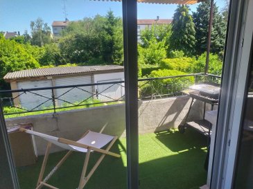 F2 Bis 35 Rue Jean Jaurès Yutz proche gare Thionville  Proche Gare Thionville, rue Jean Jaurès à Yutz  
Dans petite copropriété  A louer F2 Bis environ 55 m2 1 chambre et un salon séparé donnant sur le balcon (possibilité de 2ème chambre)  
Refait à neuf il y a 5 ans  
Disponible début octobre  
690 euros charges comprises (20 euros de charges)  Contact R. RONCEN 06.95.65.86.64
Frais d'agence 500 euros