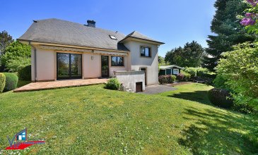 VIP Promotions s.a. vous propose en exclusivité cette charmante maison libre de quatre côtés, sise sur un terrain de 8,88 ares.

Découvrez notre offre en visite virtuelle :

https://visite-virtuelle-360.ovh/vip.strassen/

Le bien se compose comme suit ;

Rez-de-chaussée :

- Hall d'entrée
- Cuisine indépendante avec accès à une terrasse d'environ 20m² et au jardin d'environ 4 ares, orienté sud-ouest
- Living donnant également sur la terrasse et le jardin
- 2 chambres à coucher
- Salle de douche
- WC séparé

Premier étage :

- Palier avec placard intégré
- Chambre à coucher
- Salle de douche
- Débarras

Combles :

- Grenier servant de remise

Sous-sol :

- Double garage avec évier déversoir et 3 emplacements extérieurs sur rampe
- Buanderie avec plan de rinçage et branchement d'eau chaude
- Cave
- Grande pièce aménagée en bureau et espace de bricolage
- Chaufferie munie d'une douche

Divers ;

- L'ensemble du sous-sol est équipé de système de chauffage par radiateurs
- Maisonnette de jardin avec alimentation électrique 
- Hangar situé sous la terrasse
- Porte de garage sectionnelle motorisée avec digicode intégré

- Disponibilité : Immédiate

Rénovations effectuées :

- Remplacement du brûleur, chaudière et ballon d'eau chaude (2008)

Si vous consultez l'annonce depuis le portail atHome.lu, veuillez copier le lien suivant pour voir plus de photos :

https://www.immotop.lu/annonces/1699379/?from=immotop

Maison située dans une rue paisible et à faible passage, dans un environnement calme et résidentiel, mais en même temps proche de toutes commodités, des grands axes routiers et à proximité de toutes les infrastructures nécessaires.

Pour plus de renseignements ou pour une prise de rendez-vous, veuillez nous contacter au numéro +352 691 901 219 ou par e-mail sur info@vippromotions.lu.

Suivez-nous sur Facebook pour recevoir nos informations en continu.