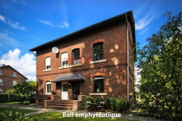 Immo Losch vous propose en vente cette maison jumelée, idéalement située au centre de Dudelange, à proximité immédiate de toutes les commodités, offrant un cadre de vie pratique et recherché.

Dudelange est une ville dynamique du sud du Luxembourg, appréciée pour son centre-ville vivant, ses nombreux commerces, ses écoles et infrastructures sportives, ainsi que son excellent réseau de transports en commun (gare ferroviaire, lignes de bus). La proximité des grands axes routiers permet un accès rapide vers Luxembourg-ville, Esch-sur-Alzette et les zones d’emploi environnantes, tout en conservant une vraie qualité de vie urbaine.

Description du bien

Cette jolie maison ancienne se distingue par sa façade en brique rouge, lui conférant un charme authentique. Elle est implantée sur un terrain de 3,36 ares et offre une surface habitable d’environ 103 m².

!!Bien soumis à un bail emphytéotique!!

Rez-de-chaussée :

- Hall d’entrée

- Cuisine avec salle à manger

- Salon

1er étage :

- 2 chambres à coucher

- Salle de bain

2e étage :

- 1 chambre

- Grenier

Sous-sol :

- Cave

- Buanderie

Extérieur :

- Jardin privatif

- Deux emplacements de stationnement extérieurs

Informations complémentaires

- Dalles en bois

Revêtements de sol : parquet et carrelage

Chauffage urbain, utilisant des systèmes performants tels que la cogénération et des chaudières à granulés (pellets)

Condition d’achat

L’acquisition de ce bien est possible uniquement pour les acquéreurs disposant d’un certificat d’éligibilité délivré par le Ministère du Logement.

Plus d’informations :
https://logement.public.lu/fr/proprietaire/achat-construction/obtenir-aide-achat-construction/certificat-eligibilite-logabo.html

Une opportunité rare en centre-ville

Ce bien représente une belle opportunité pour devenir propriétaire au cœur de Dudelange, tout en bénéficiant d’un cadre urbain pratique, de stationnements privés et d’un jardin.

Pour plus d’informations ou pour organiser une visite :
Immo Losch
Téléphone : +352 26 53 26 11
Email : info@immolosch.lu

 ---------- 
Immo Losch bietet Ihnen diese Doppelhaushälfte zum Verkauf an. Sie liegt ideal im Zentrum von Dudelange, in unmittelbarer Nähe aller Annehmlichkeiten und bietet einen praktischen und gefragten Lebensrahmen.

Dudelange ist eine dynamische Stadt im Süden Luxemburgs, die für ihr lebendiges Stadtzentrum, ihre zahlreichen Geschäfte, Schulen und Sporteinrichtungen sowie ihr hervorragendes öffentliches Verkehrsnetz (Bahnhof, Buslinien) geschätzt wird. Die Nähe zu den großen Straßenachsen ermöglicht einen schnellen Zugang zu Luxemburg-Stadt, Esch-sur-Alzette und den umliegenden Beschäftigungsgebieten, wobei eine echte urbane Lebensqualität erhalten bleibt.

Beschreibung des Objekts

Dieses hübsche alte Haus zeichnet sich durch seine rote Backsteinfassade aus, die ihm einen authentischen Charme verleiht. Es steht auf einem 3,36 Ar großen Grundstück und bietet eine Wohnfläche von ca. 103 m².

Objekt unterliegt einem Erbpachtvertrag (bail emphytéotique) !

Erdgeschoss:

- Eingangshalle

- Küche mit Esszimmer

- Wohnzimmer

1. Stock:

- 2 Schlafzimmer

- Badezimmer

2. Stockwerk :

- 1 Schlafzimmer

- Dachboden

Untergeschoss :

- Keller

- Waschküche

Außenseite :

- Privatgarten

- Zwei Außenparkplätze

Zusätzliche Informationen

- Holzfliesen

Bodenbeläge: Parkett und Fliesen

Fernwärme mit effizienten Systemen wie Kraft-Wärme-Kopplung und Pelletkesseln (Pellets)

Bedingung für den Kauf

Der Erwerb dieser Immobilie ist nur für Käufer möglich, die über ein vom Wohnungsbauministerium ausgestelltes Zertifikat über die Förderungswürdigkeit verfügen.

Weitere Informationen :
https://logement.public.lu/fr/proprietaire/achat-construction/obtenir-aide-achat-construction/certificat-eligibilite-logabo.html

Eine seltene Gelegenheit im Stadtzentrum

Diese Immobilie stellt eine gute Gelegenheit dar, im Herzen von Dudelange ein Eigenheim zu erwerben und gleichzeitig von einem praktischen städtischen Umfeld, Privatparkplätzen und einem Garten zu profitieren.

Für weitere Informationen oder um einen Besichtigungstermin zu vereinbaren :
Immo Losch
Telefon: +352 26 53 26 11.
Email: info@immolosch.lu

 ---------- 
Immo Losch offers this semi-detached house for sale, ideally located in the center of Dudelange, in the immediate vicinity of all amenities, offering a practical and sought-after living environment.

Dudelange is a dynamic city in southern Luxembourg, appreciated for its lively city center, numerous shops, schools and sports facilities, as well as its excellent public transport network (train station, bus routes). Dudelange's proximity to major highways provides rapid access to Luxembourg City, Esch-sur-Alzette and the surrounding employment areas, while maintaining a true urban quality of life.

Property description

This attractive old house is distinguished by its red brick facade, giving it authentic charm. It sits on a 3.36-acre plot and offers approx. 103 m² of living space.

The property is subject to an emphyteutic lease!

First floor :

- Entrance hall

- Kitchen with dining room

- Living room

1st floor :

- 2 bedrooms

- Bathroom

2nd floor:

- 1 bedroom

- Attic

Basement :

- Cellar

- Utility room

Exterior :

- Private garden

- Two outdoor parking spaces

Further information

- Wooden slabs

Floor coverings: parquet and tiles

District heating, using efficient systems such as cogeneration and pellet boilers

Purchase conditions

The purchase of this property is only possible for buyers with a certificate of eligibility issued by the Luxembourgish Ministry of Housing.

For more information
https://logement.public.lu/fr/proprietaire/achat-construction/obtenir-aide-achat-construction/certificat-eligibilite-logabo.html

A rare opportunity in the city center

This property represents a great opportunity to become a homeowner in the heart of Dudelange, while benefiting from a convenient urban setting, private parking and a garden.

For further information or to arrange a viewing:
Immo Losch
Telephone: +352 26 53 26 11
Email: info@immolosch.lu

 ---------- 
Immo Losch bitt dëst Halbdetached-Haus zum Verkaf un, ideal am Zentrum vun Dudelange geleeën, no bei allen Annehmlichkeeten, a bitt eng praktesch an gefrot Wunnëmwelt.

Dudelange ass eng dynamesch Stad am Süden vu Lëtzebuerg, déi fir hiert liewegt Stadzentrum, vill Geschäfter, Schoulen a Sportanlagë souwéi säi exzellenten ëffentlechen Transportnetz (Zentralgare, Buslinnen) geschätzt gëtt. D'Noperschaft zu de grousse Stroossen erméiglecht séiere Zougang zu Lëtzebuerg Stad, Esch-sur-Alzette an d'ronderëmligend Aarbechtsgebidder, wärend eng authentesch urban Liewensqualitéit erhalen bleift.

Beschreiwung vun der Immobilie Dëst schéint al Haus stécht duerch seng rout Zillenfassad eraus, déi et en authentëschen Charme gëtt. Et steet op engem Grondstéck vun 3,36 Aker a bitt eng Wunnfläch vun ongeféier 103 m². !!Immobilie ënner engem laangfristege Loyer!!

Erdgeschoss: - Entrée - Kichen mat Iesszëmmer - Wunnzëmmer 1. Stack: - 2 Schlofkummeren - Buedzëmmer 2. Stack: - 1 Schlofkummer - Dachgeschoss

Keller: - Keller - Wäschraum Äussere Beräicher: - Privaten Gaart - Zwee Plazen fir dobaussen ze parkéieren Zousätzlech Informatiounen - Holzbuedem (Parkett a Fliesen) Heizung: Fernwäermung, mat héich performante Systemer wéi Kraft-Wärme-Kopplung a Pelletkessel

Kafbedéngungen Dës Immobilie kann nëmmen vun deenen kaaft ginn, déi e Berechtegungszertifikat vum Ministère fir Wunnengsbau hunn. Méi Informatiounen: https://logement.public.lu/fr/proprietaire/achat-construction/obtenir-aide-achat-construction/certificat-eligibilite-logabo.html

Eng rar Geleeënheet am Stadzentrum Dës Immobilie stellt eng exzellent Geleeënheet duer, fir am Häerz vu Dudelange Hausbesëtzer ze ginn, wärend Dir vun enger praktescher urbaner Ëmwelt, engem privaten Parking an engem Gaart profitéiert. Fir méi Informatiounen oder fir en Besichtigungstermin ze vereinbaren: Immo Losch Telefon: +352 26 53 26 11 E-Mail: info@immolosch.lu