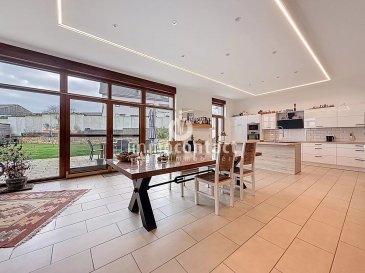 L’agence immobilière Immo-Contact vous propose ce magnifique bien de +/− 320 m² de surface totale situé à Wecker, commune de Biwer, cadastré comme un appartement duplex mais conçu et agencé comme une véritable maison.

Il bénéficie d’une situation exceptionnelle dans un environnement résidentiel calme et recherché, tout en restant proche des axes principaux et des commodités. Son emplacement privilégié offre un cadre de vie paisible, idéal pour profiter du village de Wecker et de ses alentours, à quelques minutes seulement des centres d’intérêt et des connexions vers Luxembourg-ville et la région.

Cadastré comme un appartement duplex, ce bien offre en réalité toutes les caractéristiques d’une maison, avec une organisation sur plusieurs niveaux, des annexes privatives et une vraie indépendance au quotidien.

Construit en 2021, il se compose comme suit :

Rez-de-jardin :
- Hall
- Salon de 46m² 
- Salle à manger avec cuisine équipée et accès sur la terrasse et le jardin exposés Sud
- WC séparé

1er étage :
- Hall de nuit
- Chambre parentale avec dressing, sauna et salle de bain comprenant douche, baignoire et fenêtre d'une surface totale de +/− 43m² 
- 2 chambres à coucher de 23,5m² chacune
- Salle de bain avec douche et WC

Rez-de-chaussée :
- Garage double
- Cave
- Buanderie
- Local technique

Vous retrouverez également un cabanon de jardin aménagé en bar, un grenier ainsi que 4 parkings extérieur.

Possibilité d'aménager une 4ème chambre à coucher de +/− 19m² au niveau du rez-de-jardin.

À savoir :
- Aucuns travaux à prévoir
- Panneaux solaires
- Disponibilité à convenir

Visites possibles en semaine et le samedi.

Pour toute information, contactez-moi au +352 621 794 938.
Estimation gratuite de votre bien sous 48h : +352 26 311 992 ou info@immocontact.lu

 ---------- 
The Immo-Contact real estate agency is offering this magnificent property with a total surface area of +/− 320 m² located in Wecker, in the municipality of Biwer, registered as a duplex apartment but designed and laid out like a real house.

It enjoys an exceptional location in a quiet and sought-after residential area, while remaining close to main roads and amenities. Its privileged location offers a peaceful living environment, ideal for enjoying the village of Wecker and its surroundings, just a few minutes from places of interest and connections to Luxembourg City and the region.

Registered as a duplex apartment, this property actually offers all the features of a house, with a layout on several levels, private annexes, and true independence in everyday life.

Built in 2021, it is composed as follows:

Garden level:
- Hall
- 46m² living room
- Dining room with fitted kitchen and access to the south-facing terrace and garden
- Separate toilet

First floor:
- Hallway
- Master bedroom with dressing room, sauna and bathroom with shower, bathtub and window, with a total surface area of +/− 475 sq ft
- Two bedrooms, each measuring 250 sq ft
- Bathroom with shower and toilet

Ground floor:
- Double garage
- Cellar
- Laundry room
- Utility room

There is also a garden shed converted into a bar, an attic and 4 outdoor parking spaces.

Possibility of converting a fourth bedroom of approximately 19m² on the garden level.

Please note:
- No work required
- Solar panels
- Availability to be agreed

Viewings possible on weekdays and Saturdays.

For further information, please contact me on +352 621 794 938.
Free valuation of your property within 48 hours: +352 26 311 992 or info@immocontact.lu