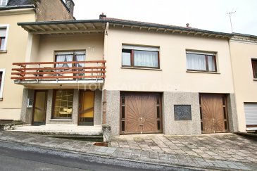 Maison à vendre à Rosport se composant comme suit:

Rez-de-chaussée: 2 Garages séparés, buanderie, cave, chaufferie, 1 parking extérieur

1er étage: Hall, séjour, cuisine équipée séparée donnant sur balcon, 2 chambres à coucher, salle de bains, WC séparé. 

Grenier aménageable.

Des travaux de rafraîchissement sont à prévoir. <br /><br /> ---------- <br />Haus zum Verkauf in Rosport, das sich wie folgt zusammensetzt:

Erdgeschoss: 2 separate Garagen, Waschküche, Keller, Heizungsraum, 1 Außenparkplatz

1. Stock: Flur, Wohnzimmer, separate Einbauküche mit Zugang zum Balkon, 2 Schlafzimmer, Badezimmer, separates WC.

Ausbaufähiger Dachboden.

Renovierungsarbeiten sind vorzusehen. <br /><br /> ---------- <br />House for sale in Rosport consisting of the following:

First floor: 2 separate garages, laundry room, cellar, boiler room, 1 outdoor parking space

1st floor: Hall, living room, separate fitted kitchen opening onto balcony, 2 bedrooms, bathroom, separate WC.

Attic suitable for conversion.

Needs updating. 