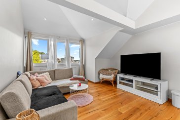 En Exclusivité ImmoHouse vous propose ce superbe triplex au sein d'une mison bi-familiale rénovée en 2023 à Differdange.

Située dans une rue calme et proche de toutes les commodités, cette maison atypique disposant d'une surface habitables de 150m² se compose de:

au rez de chaussée:
- Un spacieux hall d'entrée
- Une chambre à coucher avec dressing
- Une salle de douche avec fenêtre et wc

au 1er étage:
- Une chambre à coucher de 20m²
- Une grande salle de bain avec douche-baignoire-wc et fenêtre

au 2ème étage:
- Un grand salon/salle à manger 
- Une cuisine équipée avec accès terrasse et jardin
- Une grande chambre à coucher
- Un wc séparé

A cela s'ajoutent: un garage pour une voiture, une grande cave, un superbe jardin, une buanderie.

Une bel objet à découvrir .....

Infos et visites sur rdv