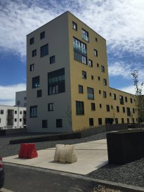 Beau bureau (possibilité meublé) de 32m2 à louer à la rue Waassertrap à Belval. Bâtiment moderne et récent. 
compris dans les charges fixes de 230€: 
- téléphone 
- internet 
- toutes les charges de consommation tel que l'électricité, le chauffage, les déchets, l'eau, ...