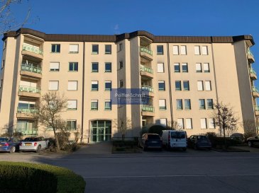 Appartement meublé au Kirchberg, situé dans une rue sans issu, à quelque pas d\'RTL City, des grandes surfaçes et du transport public.<br><br>Ce charmant appartement au 2e étage est agencé comme suit:<br>Hall d\'entrée avec débarras équipé pour machine à laver et séchoir, 2 chambres à coucher, salle de bain, salle de douche avec WC, Living avec balcon, une cuisine équipée indépendante, une cave et un parking intérieur.