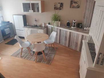 Terrain avec une petite maison des années 2000 sis au centre de Wiltz, avec une superficie de terrain de 1,10 ares et une superficie +/- 50 m². se compose comme suit:

Rdc
- Hall d'entrée 
- Salle de douche complète avec WC
- coin buanderie et boiler l'eau chaud
- Salon salle à manger
- cuisine ouverte

Premier étage :
- Hall de nuit
- Grand superficie pour faire deux chambres
