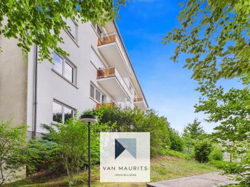 Situé à Senningerberg dans la commune de Niederanven, cet appartement spacieux et lumineux, situé au 3ème étage d'un immeuble construit en 1974, rénové en 2020 offre une surface habitable de ± 84 m². En très bon état, il est disponible immédiatement et se trouve dans un cadre agréable et idéal pour profiter d'un environnement verdoyant.

Il se présente comme suit:

Au 3ème et dernier étage, un hall d'entrée de ± 5 m² dessert un séjour lumineux de ± 29 m², offrant un accès à un balcon de ± 7 m² avec une vue dégagée (balcon qui sera rénovée par la copropriété), la cuisine ouverte équipée Siemens, d'une surface de ± 17 m² (îlot central, cuisinière, four, micro-ondes, frigo, etc?). L'espace nuit se compose de deux chambres de ±13 et 15 m² ainsi qu'une salle de douche de ± 5 m² (avec lavabo, douche et wc).

Le premier sous-sol comprend un emplacement de parking couvert de ± 15 m² et le deuxième sous sol une buanderie commune et une cave privée de ± 9 m².

Détails complémentaires:

L'immeuble est équipé de fenêtres en châssis PVC avec double vitrage et volets manuels, assurant une isolation efficace.

Le chauffage est assuré par une chaudière au mazout (nouvelles chaudière Viessmann 2023) et des radiateurs. L'appartement dispose également d'un interphone, d'une porte d'entrée sécurisée à 3 points, et de spots encastrés qui ajoutent une touche moderne à l'éclairage.

Situé dans un quartier pratique, l'appartement est proche de toutes les commodités, y compris les commerces, les écoles, les crèches, et les centres sportifs. Les transports en commun, les connexions autoroutières, et la proximité de l'aéroport en font un choix idéal pour une vie urbaine bien connectée. Les pistes cyclables, les parcs, et les restaurants aux alentours offrent également de belles options de loisirs.

Pour plus de renseignements, veuillez contacter Maurits van Rijckevorsel au +352 621 198 891 ou maurits@vanmaurits.lu