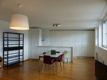 Le superbe appartement ± 105 m² est situé au 4ème étage accessible par ascenseur et dispose de 2 belles chambres ± 19 et 19 m², une chambre incluant un dressing ± 6 m² et l'autre une salle de douche et deux vasques en suite, un wc séparé ± 3m2, et un séjour ± 42 m² ouvert sur la cuisine équipée ± 6 m² avec accès à un balcon ± 2.5 m². L'appartement dispose de nombreux placards, l'éclairage est discrèt et moderne, le sol est en parquet, la vue est dégagée à l'avant comme à l'arrière.

L'appartement est accessible par ascenseur et inclue une cave ± 9 m².

Celui-ci est situé dans un immeuble à l'entrée de la Ville de Luxembourg, proche de l'autoroute, arrêt de bus quasi devant la porte de l'immeuble, Ecoles du Campus Gessekneapchen (ISL, Athénée, Alyne Mayrisch, EGC, ... à distance à pied. 
 
Généralités :
 
Appartement haut de gamme avec de belles finitions ;
Parquet dans les chambres et dans le séjour ;
Portes-fenêtres en oscillo-battant + ouverture sur le balcon ;
Classe énergétique 