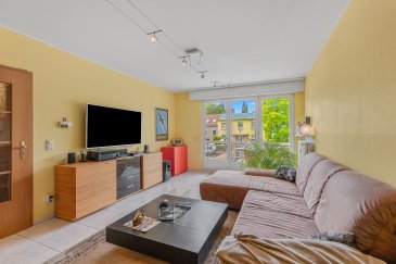 ImmoHouse vous propose ce superbe appartement 2 chambres idéalement situé à Berchem au sein de la commune de Roeser. 

Au 1er étage d'une résidence soignée avec ascenseur, ce joli duplex de 90m² se compose de :

- Un agréable hall d'entrée
- Un grand salon/salle à manger très lumineux avec balcon
- Une cuisine équipée fermée de 2016
- Deux chambres à coucher dont une avec balcon
- Une salle de douche rénovée en 2021
- Un wc séparé

À cela s'ajoutent:
- Un garage box
- Une cave privative

Un magnifique objet à découvrir ...

Infos et visites sur rdv