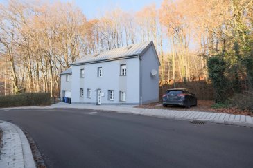 L'agence Chaves vous présente cette magnifique maison située à Mertzig. Sur un terrain de 8,46ares et avec une superficie de 140 m², elle offre trois chambres spacieuses, parfaites pour accueillir une famille.

Ce bien est composé comme suit:

Au rez-de-chaussée
- Hall d'entrée; cuisine équipée; living; salle de bain
- Garage pour une voiture; buanderie
- 2 grandes terrasses extérieures; 2-4 emplacements extérieurs

Au 1er étage
- 3 chambres à coucher; salle de douche; palier


De plus:
- grenier non-aménagé
- isolation de la façade et du grenier (année 2012)
- double vitrage
- chauffage mazout

 ---------- 
Die Agentur Chaves präsentiert Ihnen dieses wunderschöne Haus in Mertzig. Auf einem Grundstück von 8,46ares und mit einer Fläche von 140 m² bietet es drei geräumige Zimmer, die sich perfekt für eine Familie eignen.

Diese Immobilie setzt sich wie folgt zusammen:

Im Erdgeschoss
- Eingangshalle; Einbauküche; Wohnzimmer; Badezimmer.
- Garage für ein Auto; Waschküche
- 2 große Außenterrassen; 2-4 Außenstellplätze

Im 1. Stock
- 3 Schlafzimmer; Duschbad; Treppenabsatz


Darüber hinaus:
- Nicht ausgebauter Dachboden
- Isolierung der Fassade und des Dachbodens (Jahr 2012)
- Doppelverglasung
- Ölheizung

 ---------- 
The Chaves agency presents this magnificent house in Mertzig. On a plot of 8.46 hectares and with a surface area of 140 m², it offers three spacious bedrooms, perfect for a family.

This property is composed as follows:

First floor
- Entrance hall; fitted kitchen; living room; bathroom
- Garage for one car; laundry room
- 2 large outdoor terraces; 2-4 outdoor parking spaces

1st floor
- 3 bedrooms; shower room; landing


In addition:
- unfinished attic
- façade and attic insulation (2012)
- double glazing
- oil-fired heating