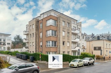 Cet appartement de Limpertsberg parfaitement bien situé au 56, avenue de la Faïencerie, à proximité du Grand Théâtre et du Glacis, à 10 min. à pied de la Grande rue se situe au rez-de-chaussée d’une résidence moderne de 2008. Il présente une surface habitable de ± 86 m² pour une surface utile de ± 106 m² et se compose comme suit :

Un hall d’entrée de ± 9 m² dessert un grand et lumineux séjour avec une cuisine ouverte de ± 38 m² avec accès à la terrasse de ± 12 m² avec véranda et petit jardin, ensuite le couloir de ±3 m² dessert une salle de bains de ± 6 m² (incluant douche, baignoire, lavabo et wc suspendu), un wc séparé de ± 2 m² (lave-mains et wc suspendu), une première chambre de ± 10 m² et une seconde chambre de ± 15 m² donnant toutes les deux accès au jardin.

Au sous-sol une cave privative, un emplacement de voiture, une buanderie commune ainsi qu’un local à vélos complètent ce bien d’exception.

Ce bien offre également la possibilité d'être exploité pour une activité professionnelle dans la mesure où il se situe au rez-de-chaussée de la résidence et est conforme aux exigences réglementaires d'accessibilité pour les personnes handicapées.

Détails complémentaires :

- Appartement en très bon état
- Aucun travaux à prévoir
- Chaudière au gaz, chauffage par radiateurs
- Fenêtres châssis PVC, double et triple vitrage
- Environnement calme
- Proche du centre-ville, restaurants, commerces à proximité
- Écoles, crèches, parcs, aires de jeux, restaurants, commerces à proximité
- Desservi par les transports en commun


Personne responsable du bien:


Yuliana Dimitrova
Tel: +352661 50 27 19
email: yuliana@vanmaurits.lu
