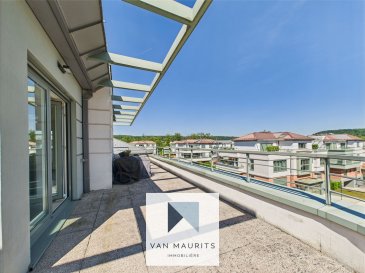 Situé à Bofferdange (3A, A Romescht), dans la commune de Lorentzweiler, cet appartement au dernier étage de la résidence 
