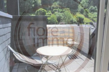 Nous avons le plaisir de vous proposer à la location un beau duplex situé au 3ème étage d'une résidence moderne au Luxembourg-Neudorf.

De par sa situation géographique exceptionnelle, vous accédez directement au quartier du Kirchberg, à l'aéroport et à Clausen et Grund.

D'une surface de 60m², l'appartement se compose comme suit :
- Une belle cuisine entièrement équipée avec cellier ;  
- Une chambre très spacieuse à l'étage ;
- Une grande pièce à vivre très lumineuse avec accès sur une terrasse sans vis-à-vis ;
- Une salle de douche avec toilette ;
- Parking lift ;

Détails :
- Pas meublé.
- Dernier étage sans ascenseur ;
- Chauffage au gaz ;
- Proche de plusieurs arrêts de bus ;
- Animaux non acceptés.

Frais d'agence un mois de loyer + 17% TVA.

Pour plus de renseignements, veuillez contacter l'agence.<br />We are pleased to propose for rent a beautiful duplex located on the 3rd floor of a modern residence in Luxembourg-Neudorf.

Due to its exceptional location, you have direct access to the Kirchberg district, the airport, Clausen and Grund.

Covering an area of 60m², the apartment is composed as follows:

- A beautiful fully equipped kitchen with pantry;
- A very spacious room upstairs;
- A large living room very bright with access to a terrace without vis-à-vis;
- A shower room with toilet; 
- Lift parking.

Details:
- Not furnished;
- Last floor without elevator;
- Gas heating;
- Close to several bus stops;
- Animals not accepted.

Agency fees one month rent + 17% VAT.

For more information, please contact the agency.