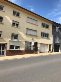 
Commerce de +-100 m2 avec 3 pièces, wc séparé et garage.