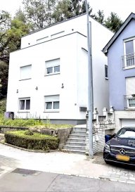 AXHOME IMMO vous propose cette grande maison avec 4 chambres à coucher à Soleuvre (commune de Sanem), avec +/− 190 m², construite sur un terrain de 4,29 ares. 

Idéale pour une famille.

La maison se compose comme suit :

Rez-de-chaussée :

- Hall d'entrée 
- Cuisine équipée
- Salle de douche complète
- Séjour
- Chambre

- Chaufferie 
- Buanderie
- Débarras
- Cave

Premier étage :

- Hall d'entrée
- WC
- Cuisine ouverte avec accès à la terrasse et au jardin
- Réserve
- Séjour / salle à manger

Deuxième étage :

- Escalier
- Hall de nuit
- Suite parentale avec dressing
- Salle de douche complète
- Chambre avec balcon
- Chambre avec balcon

Les atouts :

Maison récente, construite en 2011
Grand espace
Proximité de toutes commodités
Possibilité d'utiliser séparément la partie du rez-de-chaussée où la chambre dispose de sa propre cuisine et salle de douche, de type logement intégré.
Chaudière à condensation récente
Triple vitrage PVC partout

Prévoir des rafraîchissements.

Pour plus d'informations, n'hésitez pas à nous contacter :
- Par téléphone : +352 691 911 993
- Par email : info@axhome.lu

Nous restons également à votre entière disposition si vous souhaitez vendre ou louer votre bien. Nous prenons en charge toutes les démarches administratives liées au bien immobilier.

Nous sommes aussi disponibles pour des estimations gratuites.

 ---------- 
AXHOME IMMO bietet Ihnen dieses große Haus mit 4 Schlafzimmern in Soleuvre (Gemeinde Sanem), mit +/− 190 m², auf einem Grundstück von 4,29 Ar gebaut.

Ideal für eine Familie.

Das Haus setzt sich wie folgt zusammen:

Erdgeschoss :

- Eingangshalle
- Ausgestattete Küche
- Kompletter Duschraum
- Wohnzimmer
- Schlafzimmer

- Heizraum
- Waschküche
- Abstellraum
- Keller

Erster Stock :

- Eingangshalle
- WC
- Offene Küche mit Zugang zur Terrasse und zum Garten.
- Vorratsraum
- Wohn-/Esszimmer

Zweite Etage :

- Treppe
- Halle für die Nacht
- Mastersuite mit Ankleidezimmer
- Komplettes Duschbad
- Schlafzimmer mit Balkon
- Schlafzimmer mit Balkon

Stärken:

Neues Haus, das 2011 gebaut wurde.
Großer Raum
Nähe zu allen Annehmlichkeiten
Möglichkeit, den Teil des Erdgeschosses, in dem das Schlafzimmer über eine eigene Küche und ein eigenes Duschbad verfügt, separat zu nutzen, Typ Einliegerwohnung.
Kürzlich eingebauter Brennwertkessel.
Dreifach verglaste PVC-Fenster überall

Auffrischung vorsehen.

Für weitere Informationen können Sie uns gerne kontaktieren:
- Per Telefon: +352 691 911 993.
- Per E-Mail: info@axhome.lu

Wir stehen Ihnen auch gerne zur Verfügung, wenn Sie Ihre Immobilie verkaufen oder vermieten möchten. Wir kümmern uns um alle administrativen Schritte, die mit der Immobilie verbunden sind.

Wir stehen auch für kostenlose Schätzungen zur Verfügung.

 ---------- 
AXHOME IMMO offers this large 4-bedroom house in Soleuvre (commune of Sanem), with +/− 190 m², built on a 4.29 ares plot.

Ideal for a family.

The house is composed as follows:

First floor:

- Entrance hall
- Fitted kitchen
- Full shower room
- Living room
- Bedroom

- Boiler room
- Laundry room
- Storeroom
- Cellar

Second floor :

- Entrance hall
- WC
- Open kitchen with access to terrace and garden
- Storage room
- Living/dining room

Second floor:

- Staircase
- Night hall
- Master suite with dressing room
- Full shower room
- Bedroom with balcony
- Bedroom with balcony

Features :

New house, built in 2011
Ample space
Close to all amenities
Possibility of separate use of the first floor area, where each bedroom has its own kitchen and shower room.
Recent condensing boiler
PVC triple glazing throughout

Refreshments to be provided.

For further information, please do not hesitate to contact us:
- By phone: +352 691 911 993
- By email: info@axhome.lu

We are also at your disposal should you wish to sell or rent your property. We can take care of all the administrative formalities associated with your property.

We are also available for free estimates.