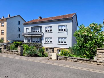 Immeuble d 'habitation de bonne construction, (une dalle pleine à chaque niveau), construit dans les années 60, rénové et composé de deux appartements avec entrée individuelle, disposant de surfaces généreuses 95 m² pour chaque lot séparé*, doté de balcon respectif, de 3 chambres respectives, d'une salle de bains, une cuisine équipée, d'un salon et salle à manger pour chacun d' entre eux. Les communs sont distribués par un hall d'entrée , une cage d'escalier , un vaste sous/sol ou figure les caves, les buanderies, les garages, les ateliers, la chaufferie. A La description de l 'intérieur s'ajoute un grenier aménageable utilisé pour ranger (un investisseur pourrait y créer une habitation supplémentaire, les colonnes verticales sanitaires sont déjà en place).
Le jardin arboré et clos, augmenté d 'un verger, constitue un vrai havre de paix en plein milieu urbain; Vous profiterez ainsi au maximum des journées longues estivales pour vous reposez au pied de la terrasse . Avant cela un petit tour dans la serre et dans le potager vous éviterons de dépenser plus ...Les dépendances vous seront alors utiles pour le rangement des outils de jardin.
Cette habitation aux multiples possibilités , charmante, pourrait convenir, à une ou deux familles soucieuses de partager les généreux volumes.
(tous les compteurs sont séparés)