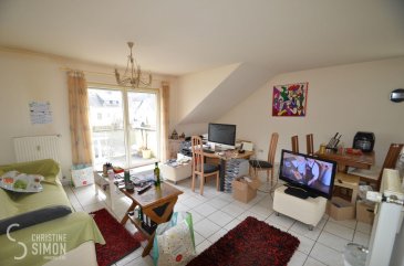 L\'agence immobilière Christine Simon Sàrl ayant un mandat exclusif vous propose un appartement d\'une superficie totale d\'environ 52,28 m2 situé à PERL (D) au prix de 215.000€. L\'appartement est actuellement en location.<br>Idéal aussi pour un investisseur !<br><br>Description de l\'appartement au 2ème étage:<br>- Appartement Nr. 10 d\'environ 52,28 m2. Kitchenette équipée ouverte vers le salon/living avec accès au balcon. 1 chambre à coucher et une salle de douche/baignoire, toilette ainsi qu\'un petit débarras. Une cave et un emplacement voiture à l\'extérieur.<br>L\'appartement nécessite des travaux de rénovation.<br><br>La localité PERL (D) se trouve au coeur des 3 frontières, l\'Allemagne le Luxembourg et la France. Perl est une localité agréable à vivre aussi bien pour des jeunes que pour les personnes âgées. Dans la commune et celles voisines se trouvent de nombreux commerces, écoles p.ex. école fondamentale et le Lycée de Schengen ainsi que des crèches accessibles à pied. L\'entrée de l\'autoroute Saarebruck-Luxembourg est à quelques minutes en voiture.<br><br>Distances de Perl à:<br>02 km à L-Schengen<br>24 km à D-Merzig<br>27 km à D-Saarburg<br>45 km à L-Kirchberg<br><br>Pour plus d\'informations, n\'hésitez pas à contacter l\'agence par eMail: info@chrisitinesimon.lu ou par téléphone: +352 26 53 00 30.<br>Les honoraires d\'agence sont à charge de l\'acquéreur (3,57 %). <br><br><br><br /><br />Die Immobilienagentur Christine SIMON GmbH mit Alleinauftrag, bietet Ihnen zum Verkauf eine Eigentumswohnung mit einer gesamt Wohnfläche von ungefähr 52,28 qm gelegen in Perl (D) zum Preis von 215.000€.<br>Die Wohnung ist zurzeit vermietet. <br>Geeignet auch für Investoren !<br><br>Beschreibung der Wohnung im 2 t\'en Stock:<br>- Wohnung Nr. 10 von ungefähr 52,28 qm. Eine offene und eingerichtete Einbauküche mit Wohnraum und Zugang zur Terrasse. Ein kleiner Abstellraum und 1 Schlafzimmer, ein Duschraum mit Toilette. Dazugehörend ein Aussenstellplatz und ein Kellerraum.<br>Die Wohnung muss komplett renoviert werden.<br><br>Perl (D) befindet sich im grenzenlosen Dreiländereck Deutschland, Luxemburg und Frankreich und ist ein sehr angenehmer Wohnort. Perl hat sowie für junge und ältere Leute viel zu bieten. In der Gemeinde und in den Nachbargegenden gibt es zahlreiche größere Einkaufsmärkte, Schulen, u.a. die grenzüberschreitende Gemeinschaftsschule \
