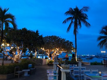 THAILANDE , LE PARADIS PAR RAPPORT A UNE BONNE PARTIE DE L'EUROPE,3 ASSEZ PROCHE DE LA MER ET DE QUELQUES ILES:  BEL APPARTEMENT 2 CHAMBRES NEUF DE 74M2 AVEC UN GRAND BALCON, COMPLETEMENT MEUBLé ET EQUIPé EN PLUS AVEC  POUR VOTRE SEJOUR VACANCES OU RETRAITE PRIX ANNONCé EST PAR JOUR! (pour vous donner une idée pour votre calcul pour le prix du séjour)
à 1 km de la plage, juste à côté d'un l'axe principal, shopping centers de très haute qualité au Centre de Pattaya  (ouverts de 11 h à 23 h) et tous autres types de magasins proches, comme des 