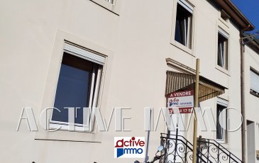 Maison Familiale 200m² avec garage. Située sur la commune de NILVANGE, cette maison de plus de 200m² habitables est idéale pour une famille nombreuse.
La configuration actuelle vous permet, selon vos envies et besoins, de créer des espaces indépendants au sein de cette maison.

Auparavant utilisé comme 2 appartements, ce bien dispose de 2 compteurs électriques, 2 compteurs gaz alimentant 2 chaudières indépendantes.

Au Rez-De-Chaussée : 
Une cuisine, un séjour, une salle d'eau, un wc et 2 grandes pièces de plus de 18m² en enfilade (faisant actuellement office de chambres)

Au 1er étage :
Le palier dessert un grand séjour de plus de 40m² avec une cheminée à bois, une cuisine, une salle d'eau, un wc et une chambre

Dans les combles :
3 chambres mansardées, un wc et un grenier

À l'arrière vous profiterez d'une belle terrasse et d'un jardin arboré ; au sous-sol, une cave.

Un grand garage de 30m² non attenant (à environ 50 m) complète ce bien.

Des travaux d'étanchéité sur la toiture sont à prévoir notamment au niveau d'une cheminée (problème d'infiltration le long du conduit générant de l'humidité sur les murs attenants).

Diagnostics (réalisés le 04/02/2026)
Logement classé D (191 kWh/m²/an) et D pour les émissions de gaz à effet de serre (36 kg CO2/m²/an).
Montant estimé des dépenses annuelles d'énergie pour un usage standard : entre 3 080 € et 4 220 € (prix moyens indexés sur 2021, 2022 et 2023, abonnements compris).
Les informations sur les risques auxquels ce bien est exposé sont disponibles sur le site Géorisques : www.georisques.gouv.fr

Frais d'agence inclus, à la charge du vendeur.

À découvrir sans tarder !
Véronique GONZALEZ
06 18 01 45 97