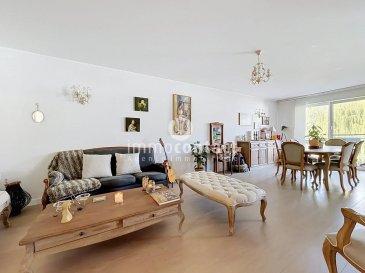L'agence immobilière Immo-Contact vous propose ce magnifique appartement-duplex e +/− 180m² situé à Sandweiler.

Situé dans un environnement calme et agréable, cet appartement offre un cadre de vie idéal pour ceux qui recherchent tranquillité et confort au quotidien.

Entièrement rénové en 2020, il se trouve au sein d’une petite copropriété intimiste composée de seulement deux appartements, offrant ainsi davantage de calme et de tranquillité qu’une résidence traditionnelle.

Son emplacement permet de profiter d’un environnement résidentiel paisible tout en restant à proximité des commodités et des principaux axes, faisant de cet appartement un lieu particulièrement agréable à vivre au quotidien.

L'appartement se compose comme suit :

Rez-de-chaussée :
- Hall d'entrée avec débarras
- Salon avec espace salle à manger et accès sur le balcon
- Cuisine équipée ouverte entièrement rénovée en 2020
- 2 chambres à coucher
- Salle de bain avec douche, WC et fenêtre
- WC séparé

À l'étage :
- Hall de nuit
- 2 chambres à coucher dont une avec dressing et accès sur une terrasse
- Salle de bain avec baignoire, WC et fenêtre

Un grenier aménagé en 5ème chambre, une cave, un garage pour 2 voitures et un emplacement extérieur viennent compléter ce bien.

À savoir :
- Appartement entièrement rénové en 2020
- Aucuns travaux à prévoir
- Façade refaite en 2022
- Panneaux solaires
- Chauffage refait en 2017
- Portes et fenêtres changées en 2020

Visites possibles en semaine et le samedi.

Pour toute information, contactez-moi au +352 621 794 938.
Estimation gratuite de votre bien sous 48h : +352 26 311 992 ou info@immocontact.lu

 ---------- 
The Immo-Contact real estate agency is pleased to present this magnificent duplex apartment of approximately 180 m² located in Sandweiler.

Situated in a quiet and pleasant setting, this apartment offers an ideal living environment for those seeking peace and comfort in their daily lives.

Completely renovated in 2020, it is part of a small, intimate condominium consisting of only two apartments, offering even more peace and quiet than a traditional apartment building.

Its location allows you to enjoy a peaceful residential setting while remaining close to amenities and major thoroughfares, making this apartment a particularly pleasant place to live day to day.

The apartment is laid out as follows:

Ground floor:
- Entryway with storage closet
- Living room with dining area and access to the balcony
- Fully equipped open kitchen, completely renovated in 2020
- 2 bedrooms
- Bathroom with shower, toilet, and window
- Separate toilet

Upstairs:
- Landing
- 2 bedrooms, one with a walk-in closet and access to a terrace
- Bathroom with a bathtub, toilet, and window

An attic converted into a fifth bedroom, a basement, a two-car garage, and an outdoor parking space round out this property.

Good to know:
- Apartment fully renovated in 2020
- No repairs needed
- Facade redone in 2022
- Solar panels
- Heating system replaced in 2017
- Doors and windows replaced in 2020 

Tours are available on weekdays and Saturdays.

For more information, please contact me at +352 621 794 938.
Free appraisal of your property within 48 hours: +352 26 311 992 or info@immocontact.lu