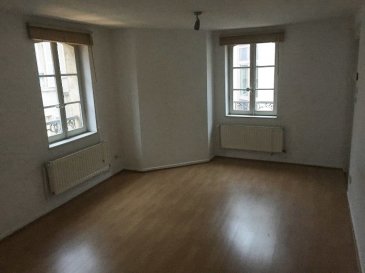 Proche cathédrale Saulcy et arrêts mettis
Appartement F2 de 33m².

Il se compose d'une entrée avec coin cuisine équipée, séjour, 1 chambre, salle de bain (douche) et WC.

Chauffage individuel au gaz.

Libre le 14/07/2025