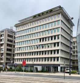 
**** RARE **** LUX-PRO-IMMO vous propose ce parking situé au 3ème sous-sol de l'immeuble 22-24, boulevard Royal à Luxembourg-Ville.  

PRIX SUR DEMANDE

Possibilité d'en acheter un 2ème situé à l'emplacement juste à côté.

Pour tout renseignement n'hésitez pas à nous contacter par e-mail ou téléphone:  
Agnès ESTEVES: a.esteves@luxproimmo.lu / Tél: 621 528 877 
Carlos MARQUES: info@luxproimmo.lu / Tél: 661 265 022
