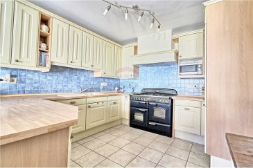 Veuillez contacter notre agent Joao Ferreira pour de plus amples informations au 691 298 136 ou par courriel : joao.ferreira@remax.lu.

RE/MAX, Spécialiste de l'immobilier à Biwer, vous propose, en exclusivité, cette belle maison libre des 3 cotes.

Située dans la commune de Biwer, dans une rue très calme, cette maison construite en 2005, libre des trois côtés, d'une superficie totale de 160 m² habitables, sur trois niveaux, se compose comme suit : une grande cuisine équipée ouverte donnant accès à la salle à manger, un grand séjour avec vue sur la terrasse et le jardin, deux salles de bains et cinq chambres à coucher.
 
Un grand garage, une cave et deux emplacements de parking extérieurs complètent ce bien.

Frais d’agence RE/MAX : 3 % du prix de vente à la charge de la partie venderesse + TVA