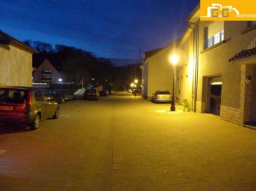 ---LOUE---

Bel appartement de 70 m2 au sol, situé au 1er et dernier étage d'une petite résidence calme et soignée à Hesperange.

Ce bien se compose de : 

- 1 chambre à coucher 
- 1 bureau avec un débarras
- 1 salon 
- 1 cuisine équipée semi-ouverte
- 1 salle de bains avec baignoire et emplacement pour machine à laver
- 1 grenier 
- Libre de suite

N'attendez plus, contactez-nous par mail sur info@gng.lu ou au 621 366 377.

Découvrez toutes nos offres sur www.gng.lu