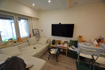 En Exclusivité, ImmoHouse vous propose ce joli studio idéalement situé à Luxembourg-Bonnevoie. 

Au sein d'une petite résidence calme et soignée ce studio de 35m² comprend : 

- Une grande pièce de vie
- Une cuisine équipée ouverte
- Une chambre séparée
- Une salle de douche avec WC 

De plus, il comprend :
- Une cave privative
- Une buanderie 

Contactez-nous pour plus d'informations.