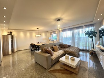 MANSO IMMO vous propose à Rodange en exclusivité cet moderne et magnifique appartement de 2 chambres dans une résidence idéalement entretenue.

Dans un quartier en pleine expansion vous trouverez proche de toutes commodités une superbe occasion de vie supérieure. Cet appartement de 92m2 avec un beau balcon dont l'exposition solaire est idéale se trouve dans une résidence de 9 unités. Offrant aux nouveaux propriétaires tout confort et sécurité. Avec ses finitions de gamme supérieure, chauffage double flux, triple vitrage vous bénéficiez d'une qualité de vie agréable garantie.

Cet appartement de classe énergétique B se compose comme suit:

- Un hall / couloir d'entrée desservant toutes les pièces avec coin mudroom. Les 2 chambres sont lumineuses et équipées de multiples prises. La salle de douche est spacieuse avec simple vasque, une vaste douche garantissant un repos total si besoin. On ajoute un WC séparé.
La pièce majeure et plus importante dans cet appartement est sans aucun doute le salon / salle à manger ouvert sur une cuisine équipée et surtout opérationnelle. Cette pièce de +- 45m2 est lumineuse grâce aux deux baies vitrées et fenêtres et donne accès au balcon 6m2. Idéalement pour passer de bons moments en famille ou entre amis. La cuisine est cosy et équipée avec tous électroménagers nécessaires mais surtout fonctionnel à chaque amateur de cuisine.

On y ajoute à cette offre un incroyable garage fermé pouvant accueillir deux voire trois voitures en enfilade adaptés n'importe son hauteur. Offrant la possibilité de local stockage également.

En commun on aura un ascenseur, l'espace buanderie ainsi qu'un espace poubelles très bien organisé. La résidence dispose d'un local vélos également.

Toutes les indications sont basées exclusivement sur les informations mises à notre disposition par nos clients. Nous n'assumons aucune garantie quant à l'exactitude et l'actualité de ces indications.

Les prix affichés s'entendent frais d'agence inclus de 3% + 17%TVA. Les honoraires d'agence sont à charge des vendeurs.

Pour plus d'informations, photos ou convenir d'un rendez-vous, vous pouvez nous contacter au :
+352 24 51 33 79 info@mansoimmo.lu