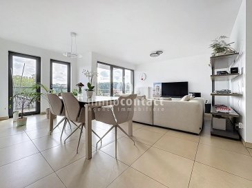 Découvrez ce superbe appartement de +/− 79 m², idéalement situé dans un quartier résidentiel à Crauthem dans la commune très prisée de Roeser.

Avec ses 2 chambres, terrasse et parking, il est parfait pour une vie paisible et confortable.

Localisation idéale : Situé à 20 minutes de Luxembourg ville par train et bus, à moins de 12 minutes de l'aéroport et 10 minutes de Cloche d'Or, à 15 minutes à pied de la gare de Bettembourg, à 500 mètres d'un arrêt de bus 