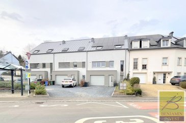 Maison moderne alliant confort, technologie et respect de l'environnement

Cette maison moderne, alliant un confort exceptionnel, des technologies de pointe et une construction respectueuse de l'environnement, est idéale pour une famille en quête d'un bien récent, économe en énergie et connecté. Elle répondra à toutes vos attentes en matière de qualité de vie.

Construite en 2014, elle respecte les nouvelles normes et est équipée des installations suivantes :
?	Chauffage au sol
?	Panneaux photovoltaïques (installation prévue en 2025)
?	Ventilation double flux (VMC)
?	Alarme avec détecteurs de mouvement et de choc
?	Fenêtres triple vitrage avec volets électriques
?	Vidéophone
?	Adoucisseur d'eau

Avec une superficie brute de 220 m² et une surface habitable de 165 m², cette maison a été conçue pour offrir un espace de vie spacieux et fonctionnel. Elle se compose comme suit :

Rez-de-chaussée :
?	Garage pour 2 voitures + 3 emplacements extérieurs devant le garage
?	Cave/Buanderie (avec douche)
?	Chaufferie
?	WC séparé

Rez-de-jardin (1er étage) :
?	Séjour spacieux et lumineux, ouvert sur la salle à manger, le bureau, la cuisine, la terrasse et le jardin
?	Cuisine équipée moderne avec accès direct au jardin et à la terrasse
?	Salle à manger ouverte sur la cuisine et le séjour
?	Bureau semi-ouvert
?	Jardin et terrasse

1er étage :
?	Hall de nuit
?	4 chambres à coucher, dont une avec armoire-dressing sur mesure
?	Salle de bain avec double lavabo, WC et douche à l'italienne

Combles :
?	Grenier accessible par une trappe, pouvant être aménagé (autorisation en cours)

Pour tout complément d'information, n'hésitez pas à nous contacter par téléphone au 28 77 88 22.
Nous sommes également disponibles pour organiser des visites le samedi !

Nous recherchons activement de nouveaux biens à vendre !
(Appartements, maisons et terrains à bâtir)

Si vous souhaitez vendre ou échanger votre bien, contactez-nous pour une estimation gratuite !