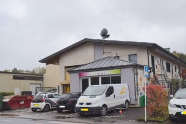 L'agence IMMOLORENA a sélectionné pour vous : 

Ce bureau de 30m2 dans la zone industrielle de Pétange (derrière le cactus).

Il est entièrement équipé pour la bureautique ( raccordement téléphone, internet, ....) et il dispose de WC, une kitchenette.

Possibilité de louer un emplacement extérieur au prix de 50 euros.


Situation idéale. 

Disponible pour le premier janvier 2021.
Pour tout contact:
Joanna RICKAL: +352 621 36 56 40
Vitor Pires:+352 691 761 110
Kevin Dos Santos: +352 691 318 013

L'agence ImmoLorena est à votre disposition pour toutes vos recherches ainsi que pour vos transactions LOCATIONS ET VENTES au Luxembourg, en France et en Belgique. Nous sommes également ouverts les samedis de 10h à 19h sans interruption.