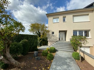 Votre agence immobilière vous présente une maison entièrement rénovée, libre des 3 côtés, située à Alzingen, commune d'Hesperange. 
D'une surface utile de 262m2 dont 153m2 habitables, elle comprend: 

- Niveau 1: un hall d'entrée desservant un séjour de 38m2, une cuisine entièrement équipée et wc d'invités. 
- Niveau +1: un hall de nuit desservant 3 chambres (de 12 à 19m2), une salle de douches avec wc, une salle de bains avec wc 
- Combles de 45m2 desservis par un escalier escamotable. 
- Niveau -1: buanderie, cave et un garage double en enfilade. 

Disponibilité immédiate Les honoraires sont de 3% HT à la charge du vendeur.

Contactez-nous pour plus de renseignements:
Tel: 28 11 22 -1 ou info@homesell.lu
HOMESELL Immo